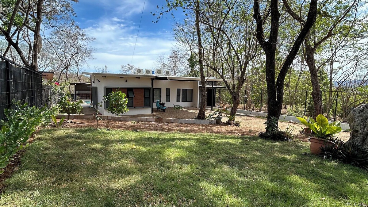 Paraiso House | 3-bedroom house in amazing Paraiso with WiFi, fitness room, AC