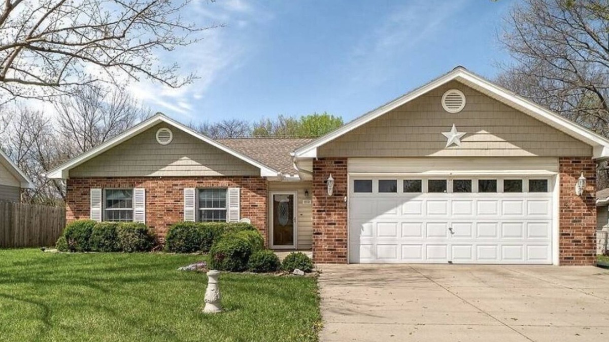 Emporia House | 3-bedroom house in awesome Emporia with AC, WiFi. Enjoy your stay!