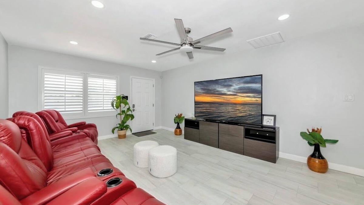 Bayshore Gardens House | 3-bedroom house in charming Bradenton minutes frm Sarasota and Bradenton beaches