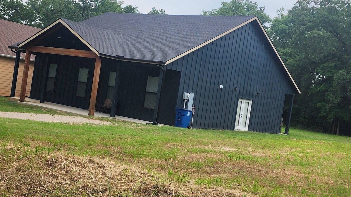 Log Cabin House | 3-bedroom house in charming Malakoff with WiFi, bring your boat. Park ramp 2min.