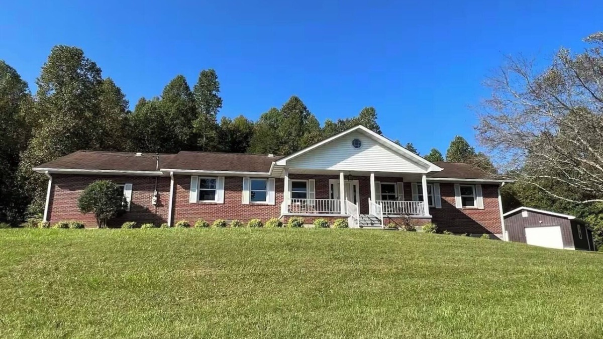 Oneida House | 3-bedroom house in charming Oneida with AC