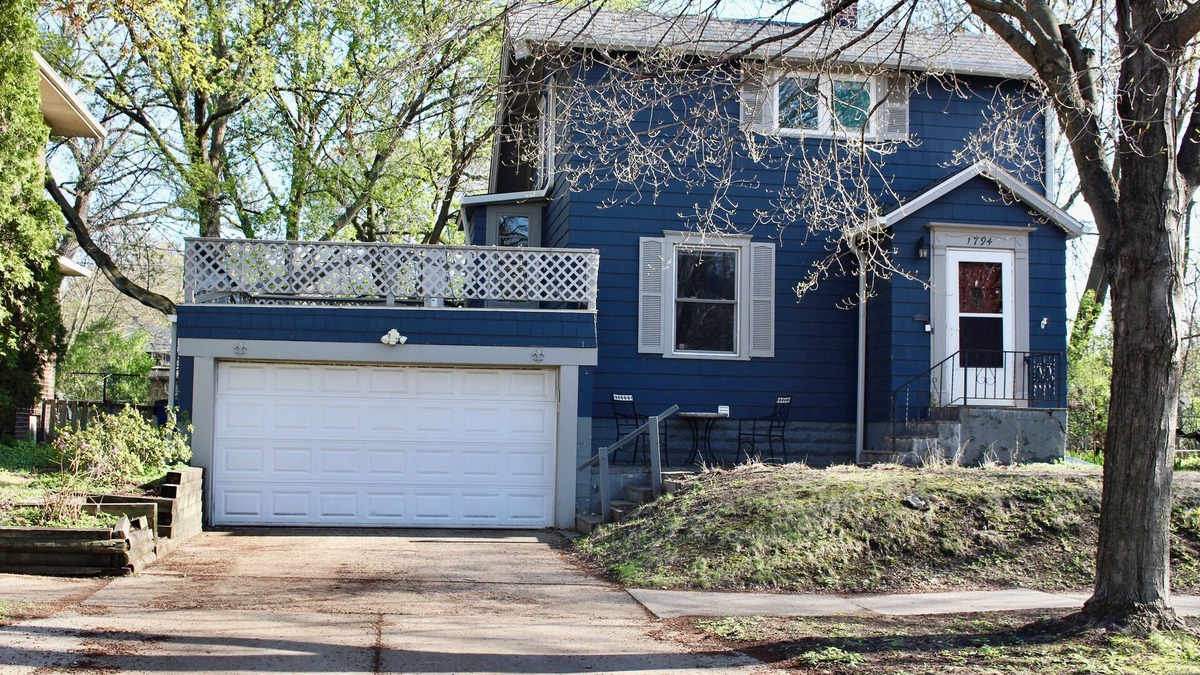 Tangletown House | 3-bedroom house in desirable Tangletown of MacGroveland St. Paul