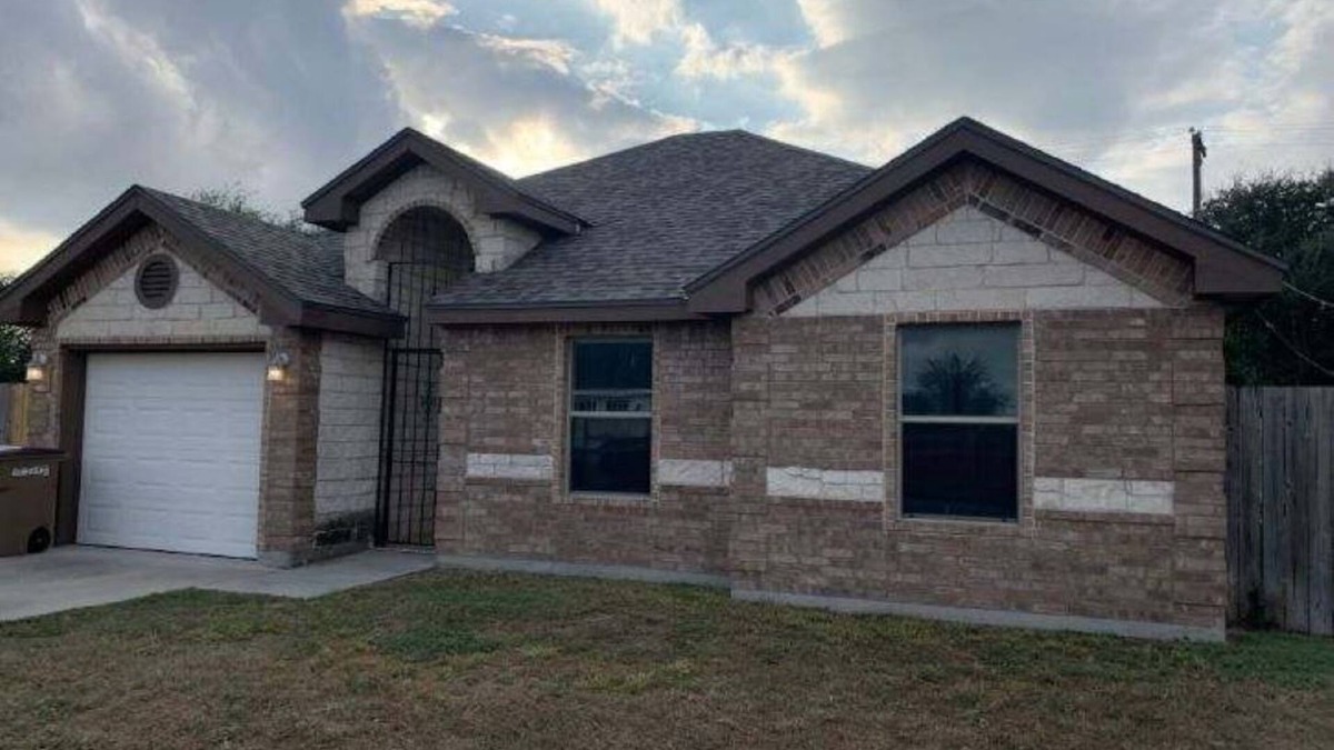 Edinburg House | 3-bedroom house in Edinburg with Wi-Fi & Cable. Enjoy your stay!