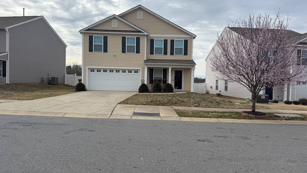 Bessemer City House | 3-bedroom house in enchanting Dallas NC with AC, fitness and more