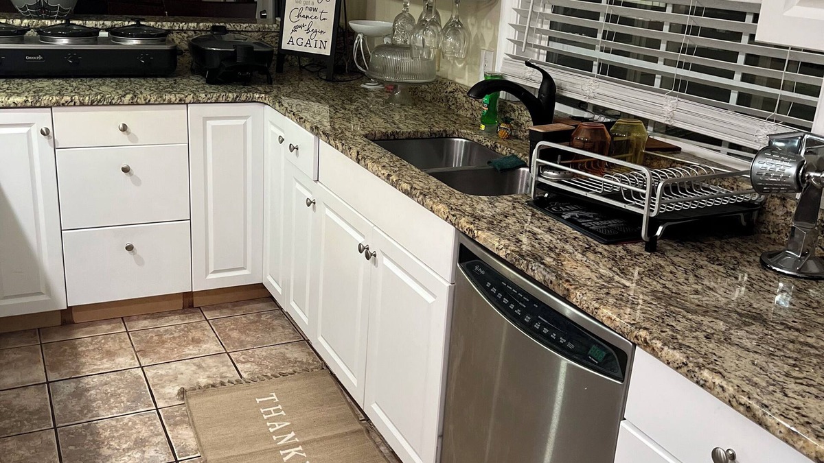 Clay House | 3-bedroom house in fantastic Greensboro with Pool, hot tub, WiFi and much more!