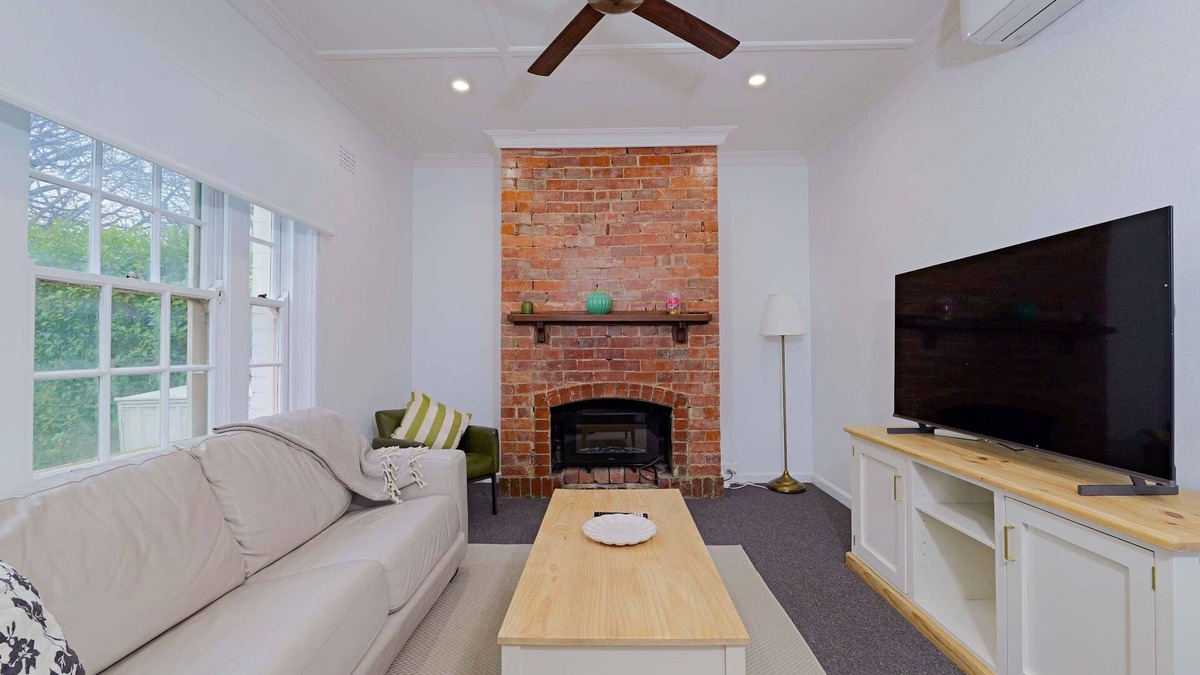 Manuka House | 3-Bedroom House in Griffith Retreat