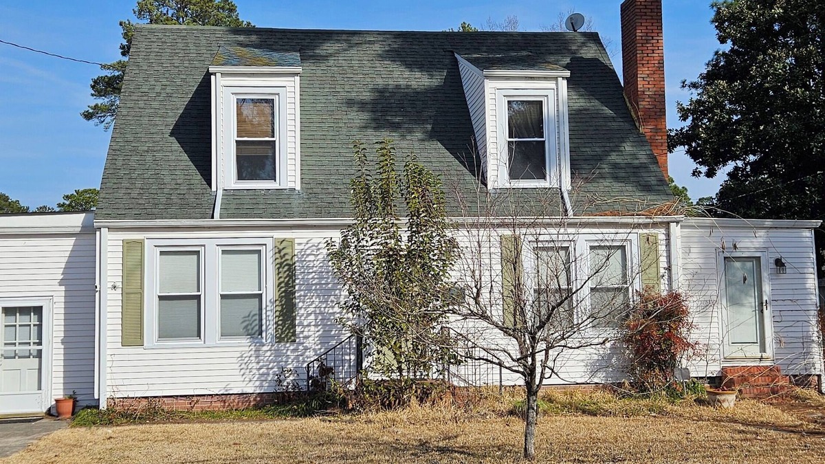 Lumberton House | 3-bedroom house in lovely Lumberton with fitness room, WiFi, AC