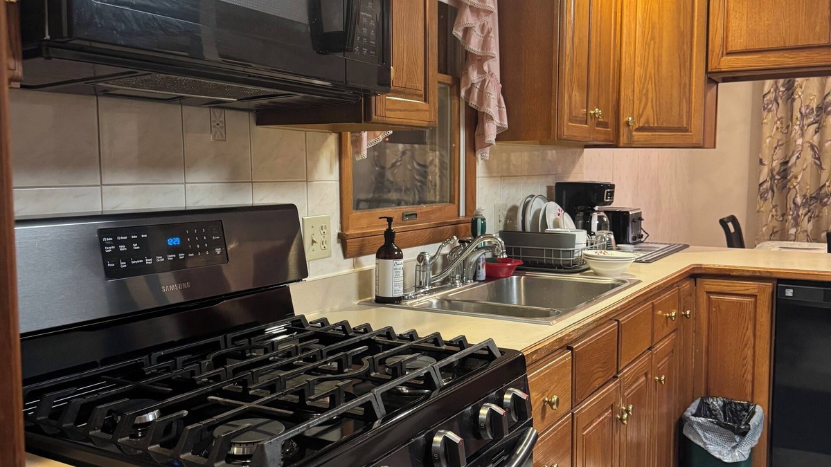 Cheektowaga House | 3-bedroom house in lovely Buffalo with WiFi, AC. Enjoy your stay