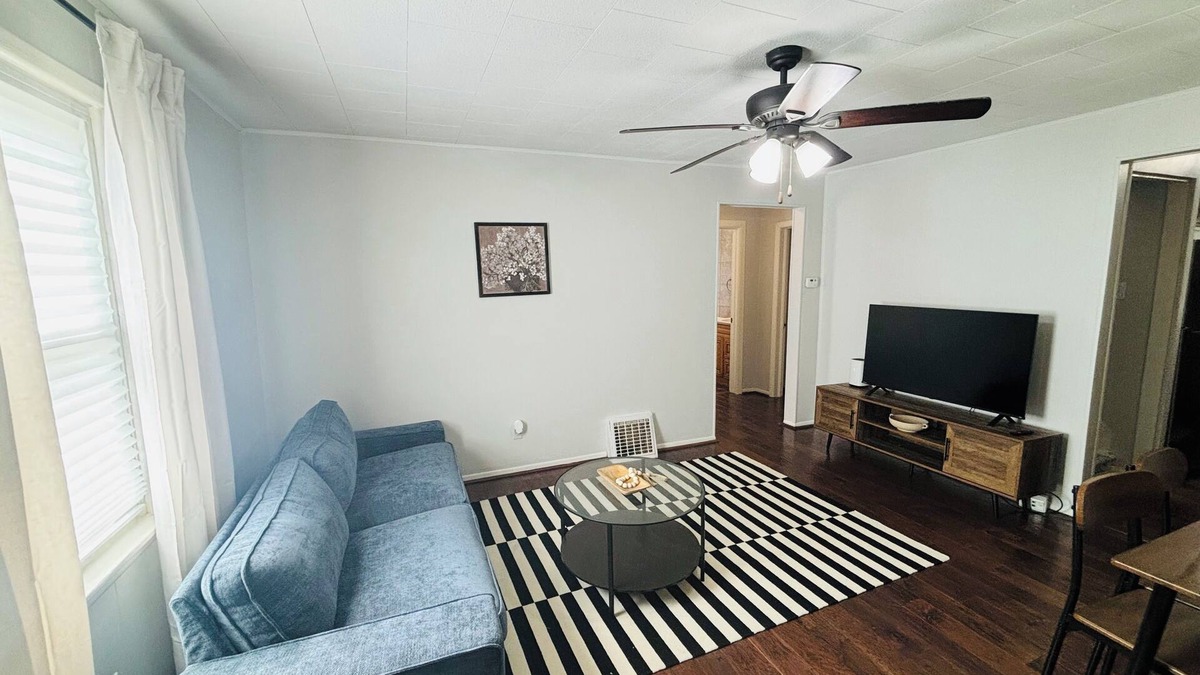 Muncie House | 3-bedroom house in Muncie - 0.5 mile from BSU