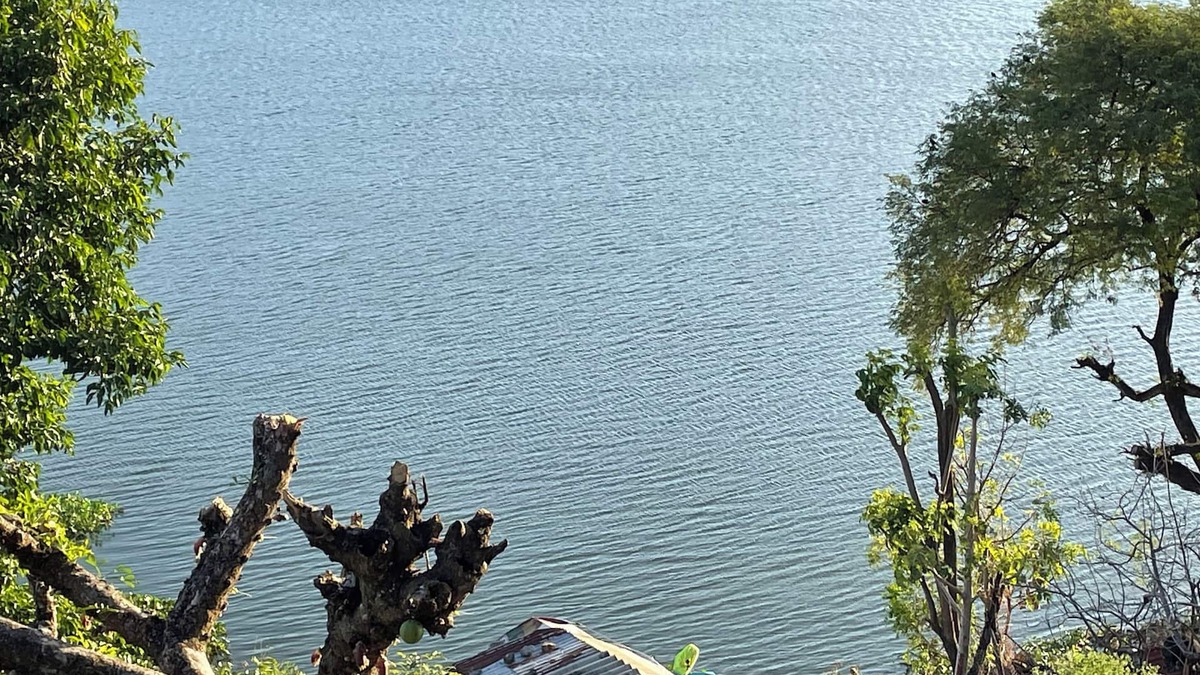 Isla Conchagaita House | 3-bedroom house in Olomega with WiFi, AC, Lake/Mountain views.
