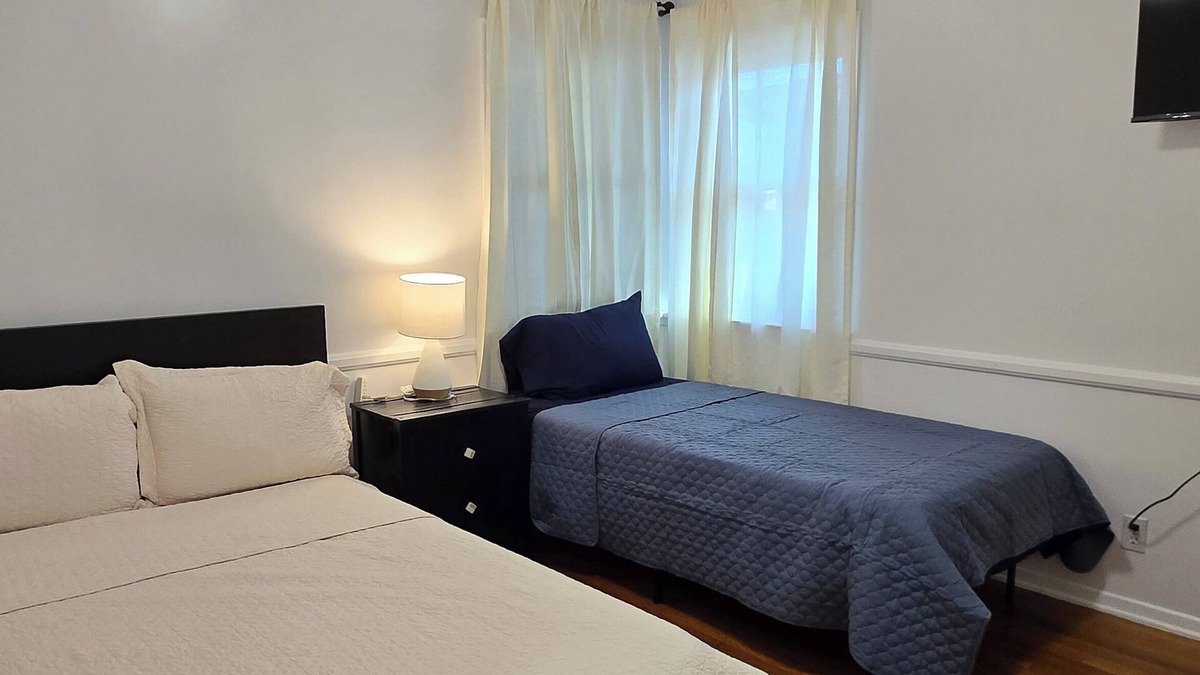 Midway City House | 3-bedroom house in peaceful Midway City near Disneyland