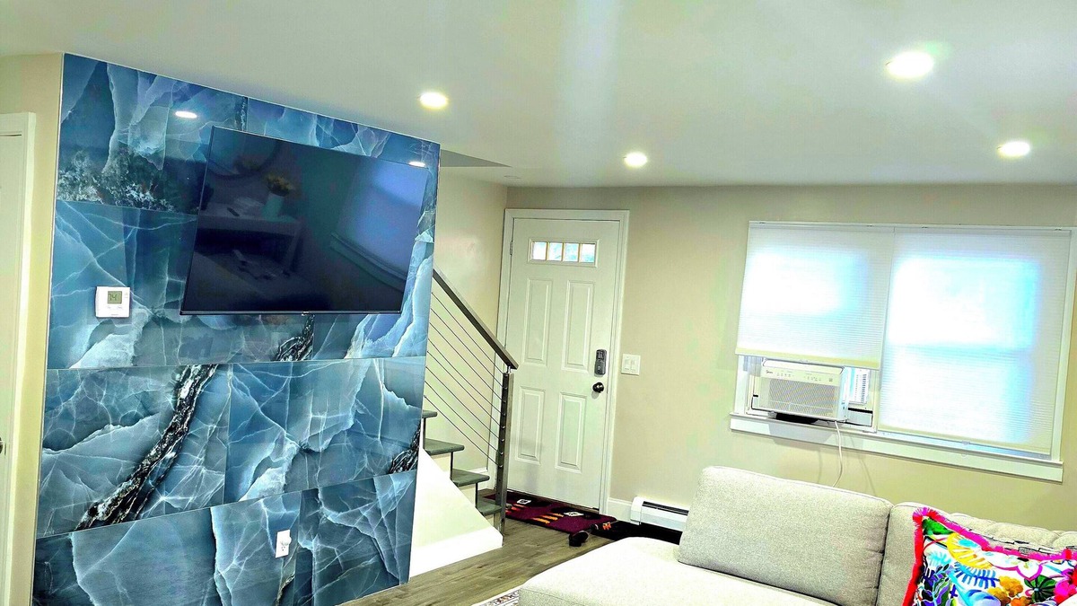 Pine Point House | 3-bedroom house in perfect Springfield with WiFi, AC