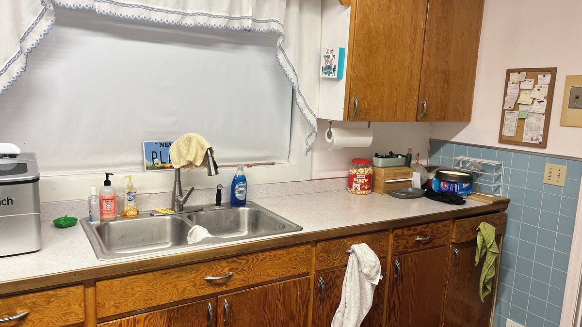 Vandalia House | 3-bedroom house in wonderful Glasgow with AC, WiFi two blocks from Event Center.