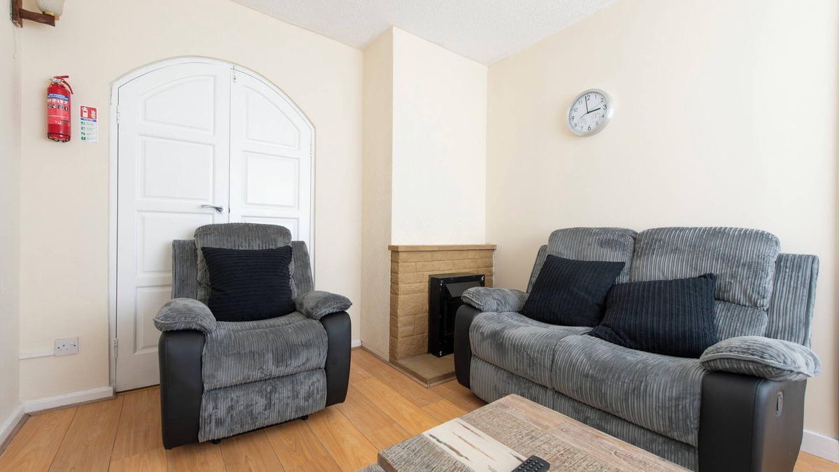 Abbey Wood House | 3 bedroom House, Near O2 Greenwich, Contractor and Family Friendly!