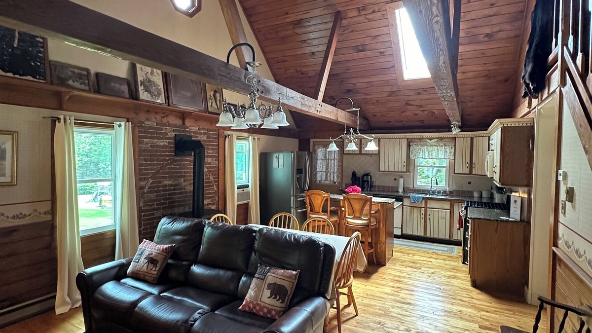 Moro House | 3-bedroom house in welcoming Moro Plantation with AC, WiFi