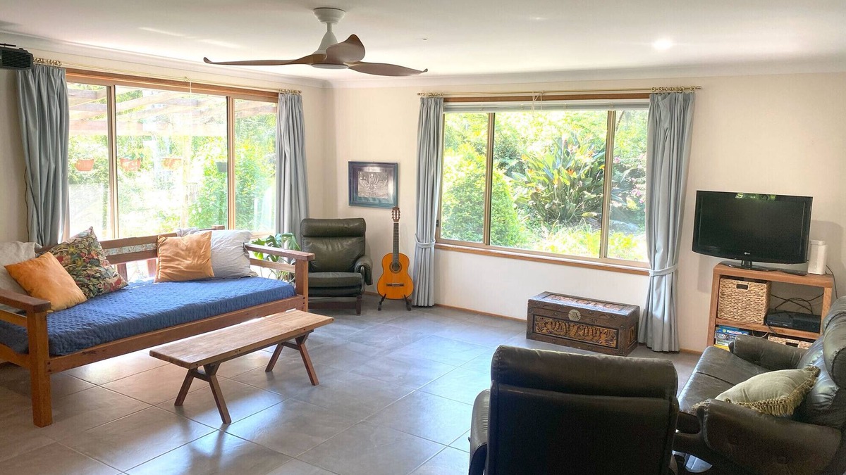 Moruya Heads House | 3 bedroom house with spa bath, close to Beach & Town