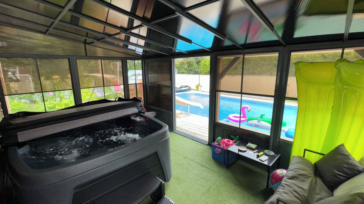 Fredericton House | 3-bedroom house with pool & hot tub
