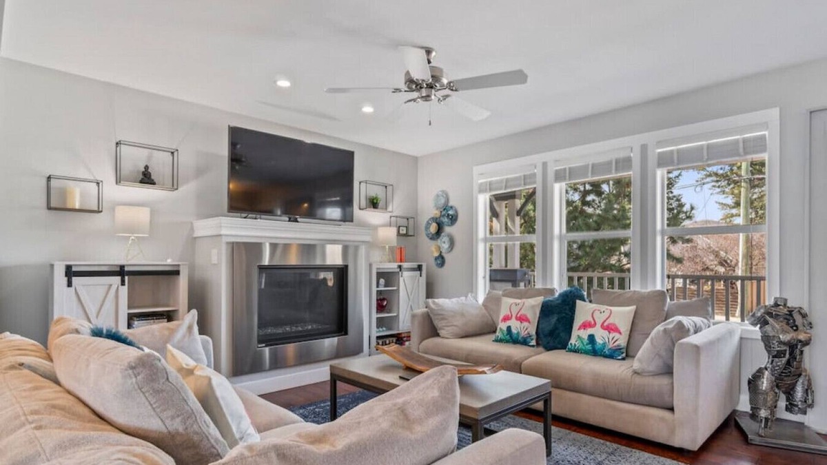 Vernon House | 3 bedroom house with 3 bath