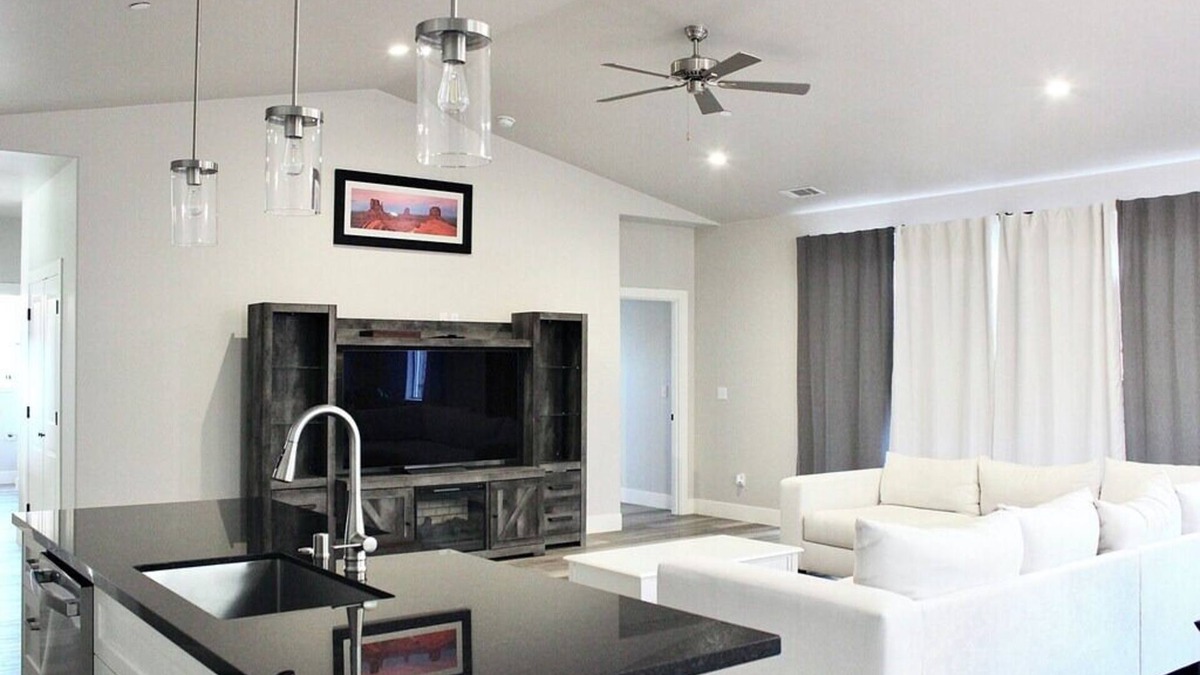 Rohnerville House | 3-bedroom house with a view