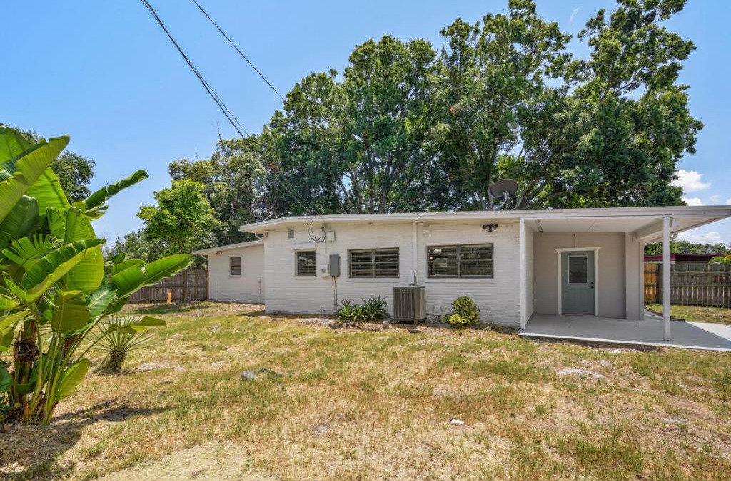 Cocoa House | 3 bedroom House with Renovated kitchen and bath!