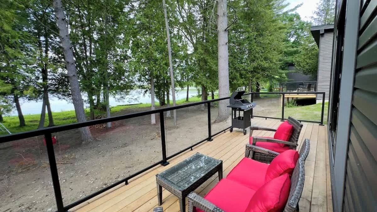 Lakefield Cabin | 3-bedroom Lakefront Villa #6