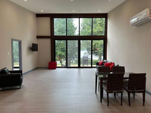 Lakefield House | 3-bedroom Lakefront Villa #3