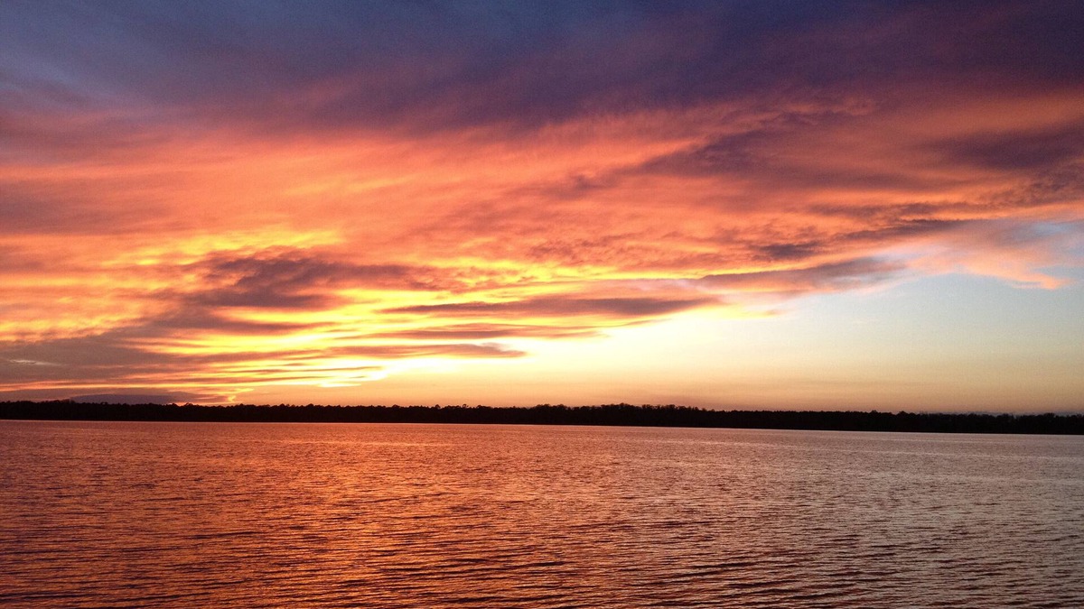 Hampton House | 3 Bedroom Lakeview Cottage w/lake & dock access