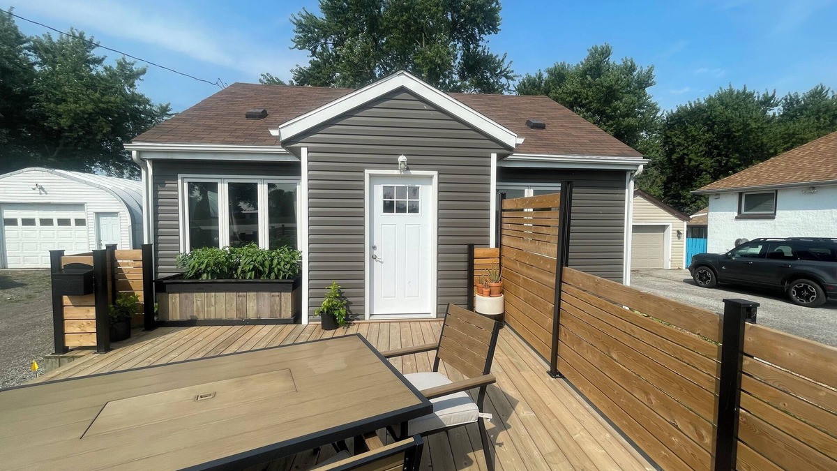 LaSalle House | 3 bedroom LaSalle home bordering Amherstburg & minutes away from Windsor