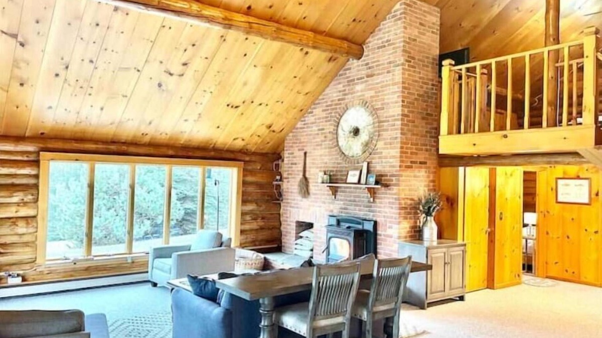 Fort Fairfield Cabin | 3-Bedroom Log Cabin With Fireplace, Covered Patio, and View