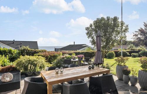 Mommark Strand House | 3 Bedroom Lovely Home In Sydals