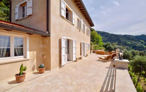 Strettoia House | 3 Bedroom Lovely Home In Pietrasanta