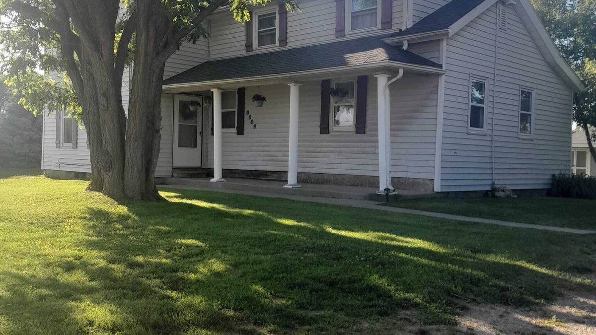 Davison House | 3-bedroom lower level of a 100 yr old farmhouse in peaceful Davison with WiFi
