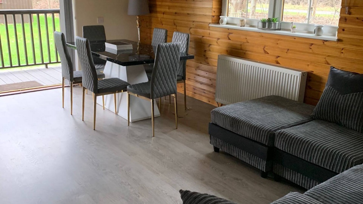 Tillicoultry Apartment | 3 bedroom luxury lodge with private hot tub