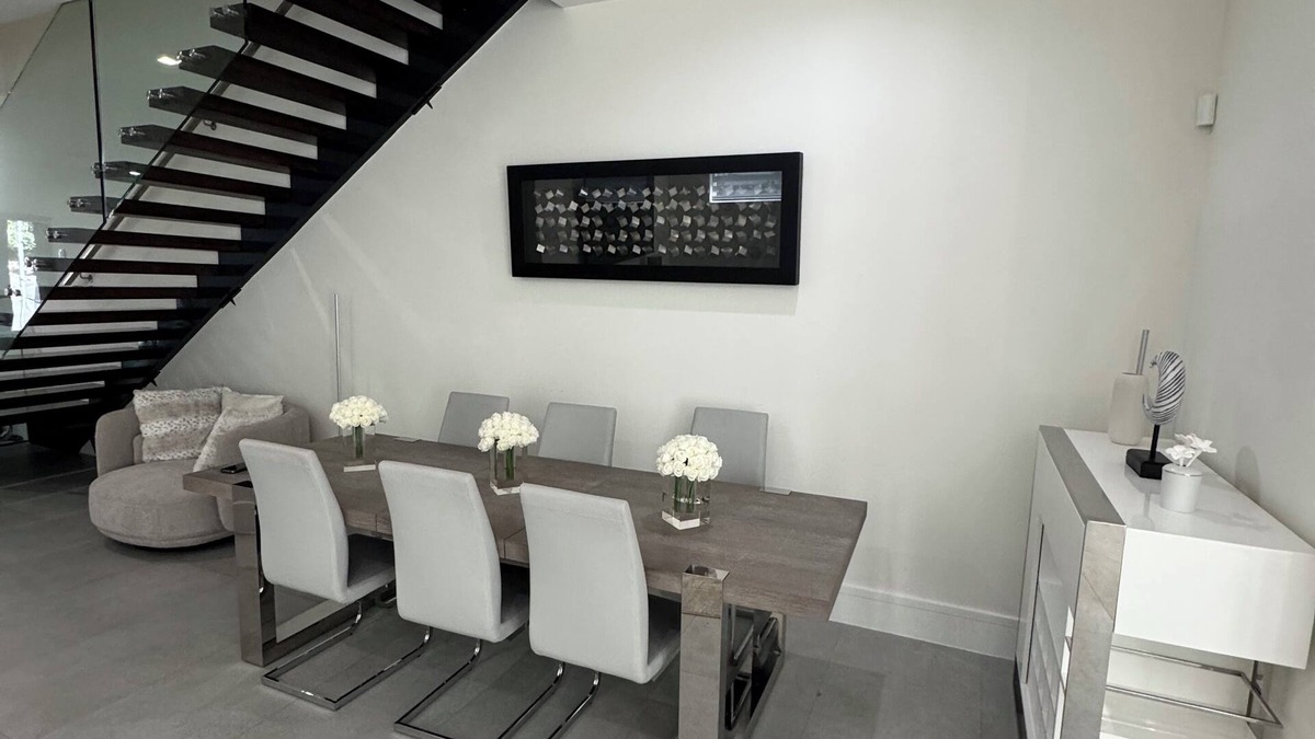 Coconut Grove House | 3-bedroom Luxury Townhouse w Private Pool and Parking