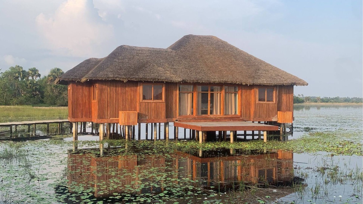 Beyin Villa | 3-bedroom Luxury Villa near Nzulezu with WiFi, AC and Free Breakfast