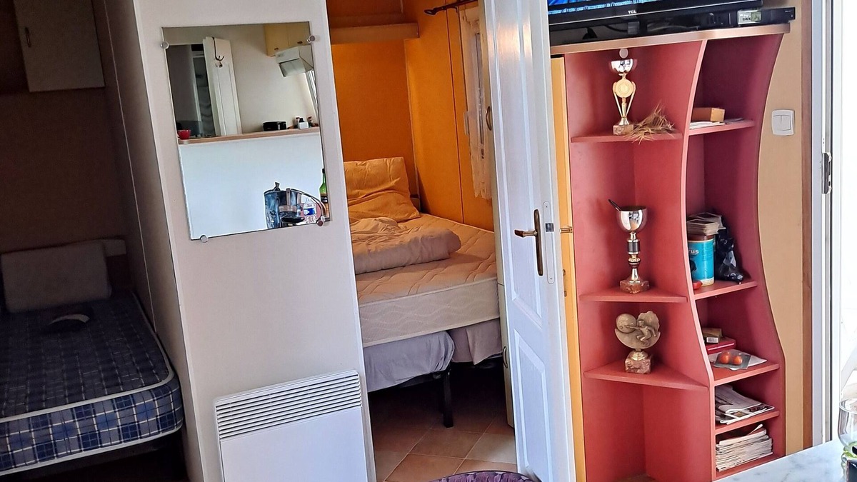 Ivry-la-Bataille House | 3 Bedroom Mobile Home in Ivry-la-Bataille