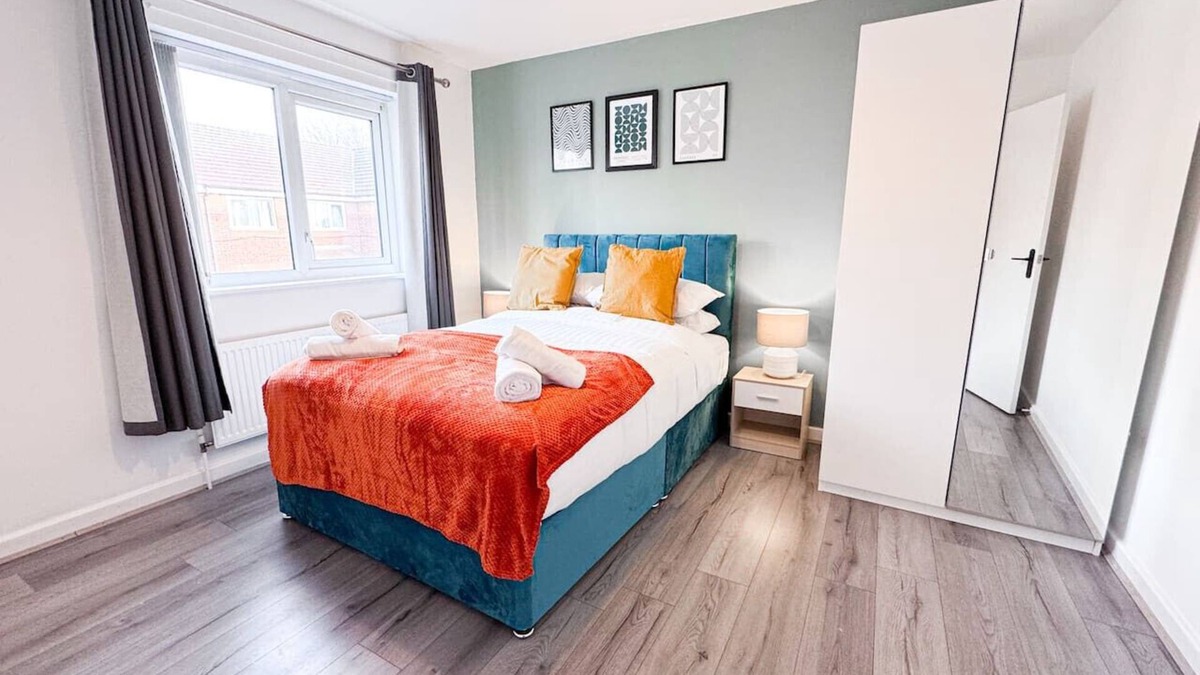 Cheetham Hill House | 3 Bedroom Modern House | Fast WiFi | Free Parking