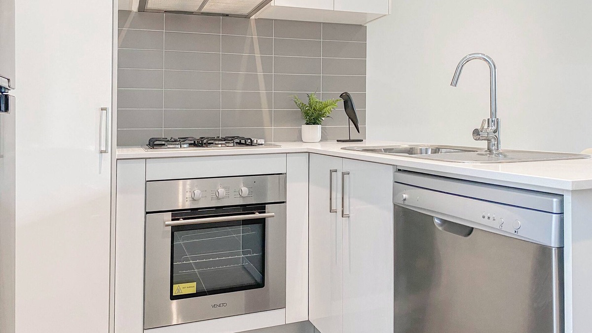 Clayton House | 3 Bedroom Modern Living in the Centre of Clayton!
