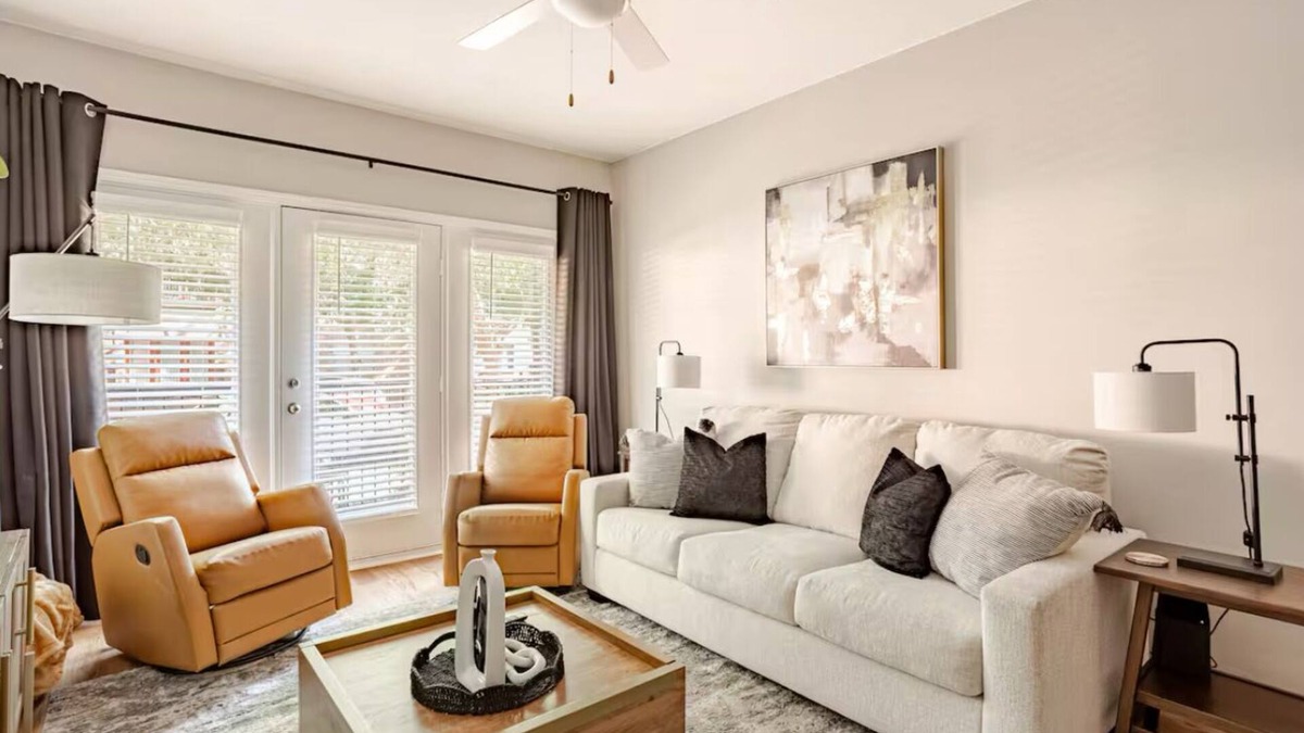 Downtown Oklahoma City Apartment | 3-bedroom Modern apartment in downtown Bricktown with 24/7 gym and pool
