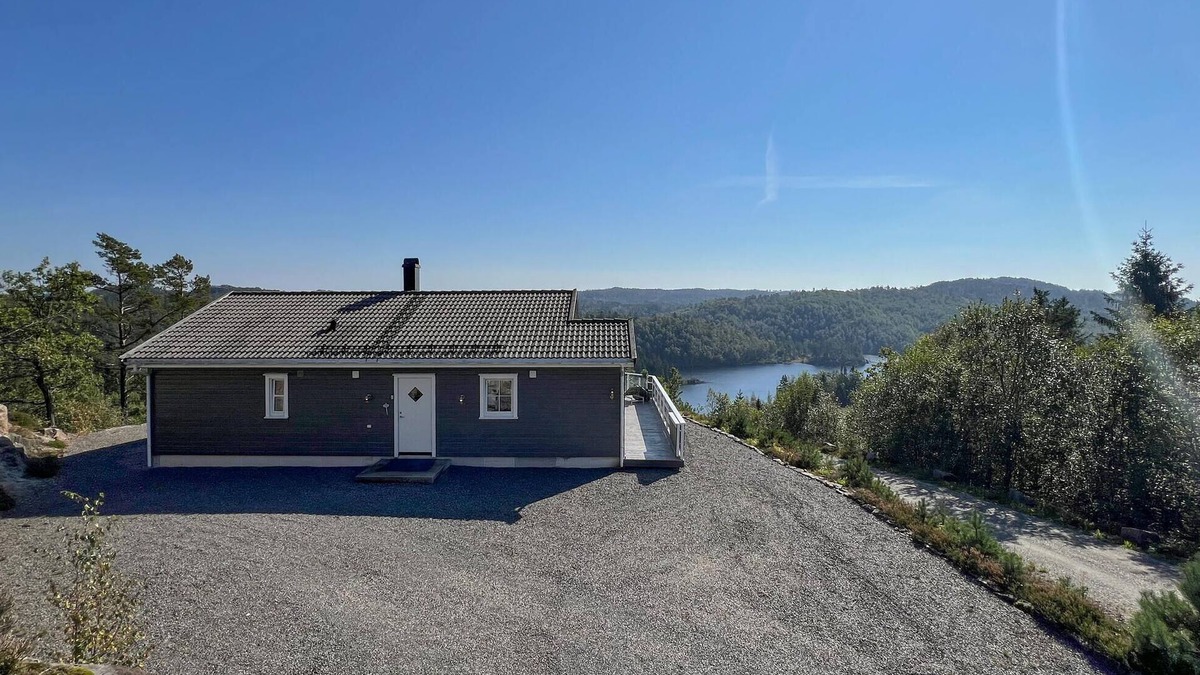Lyngdal House | 3 bedroom nice home in Lyngdal