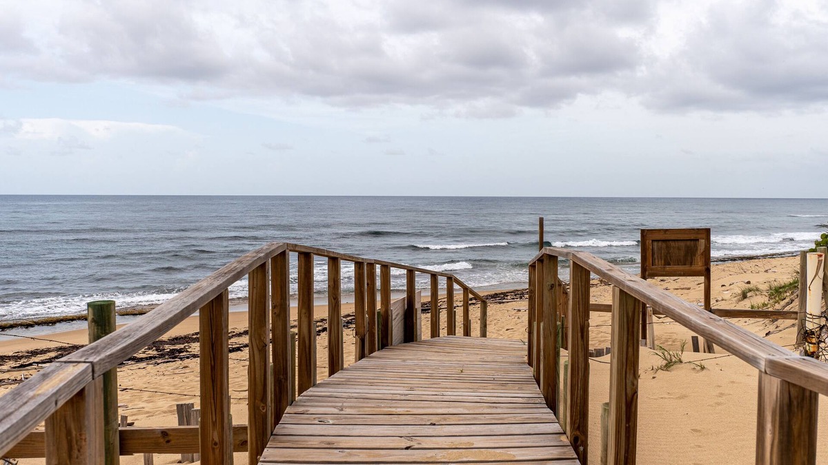 Bajura House | 3 Bedroom Oceanfront Beach House