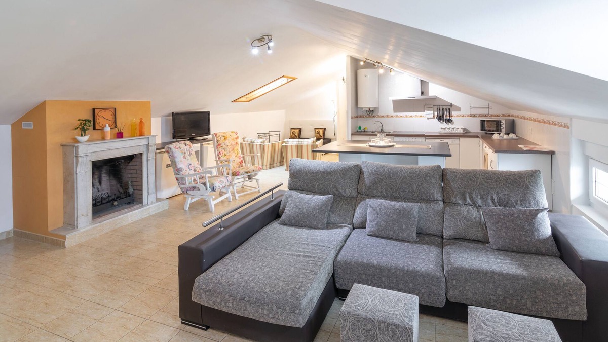 Alava Apartment | 3 bedroom penthouse for 6 people