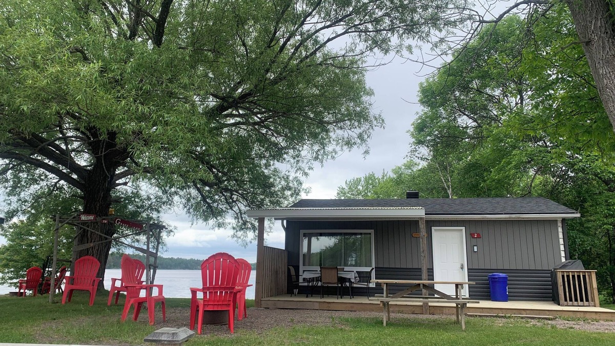 Lavigne Cottage | 3 Bedroom Pet Friendly Cottage