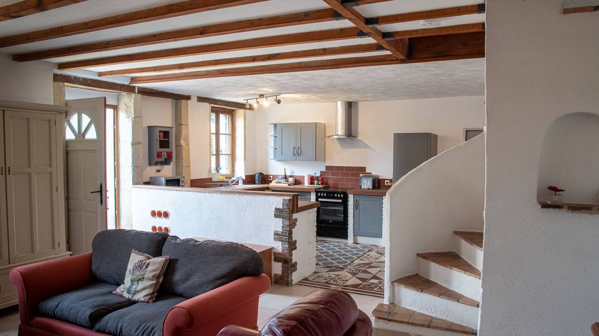 Cersay House | 3 bedroom pet friendly traditional stone house