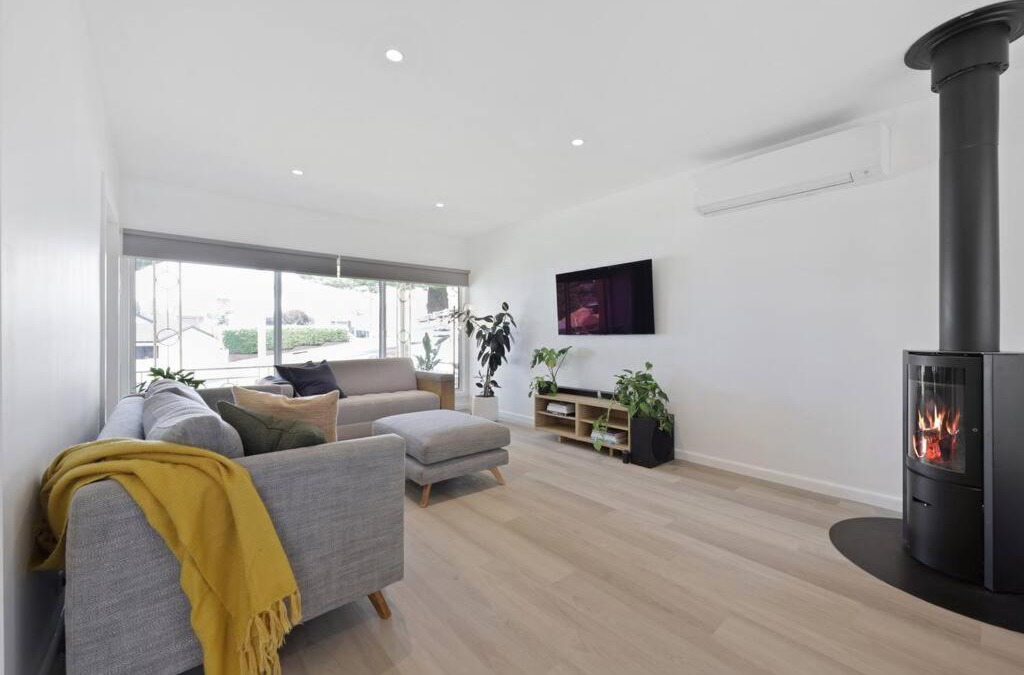 Warrnambool House | 3 bedroom, pet friendly home CBD
