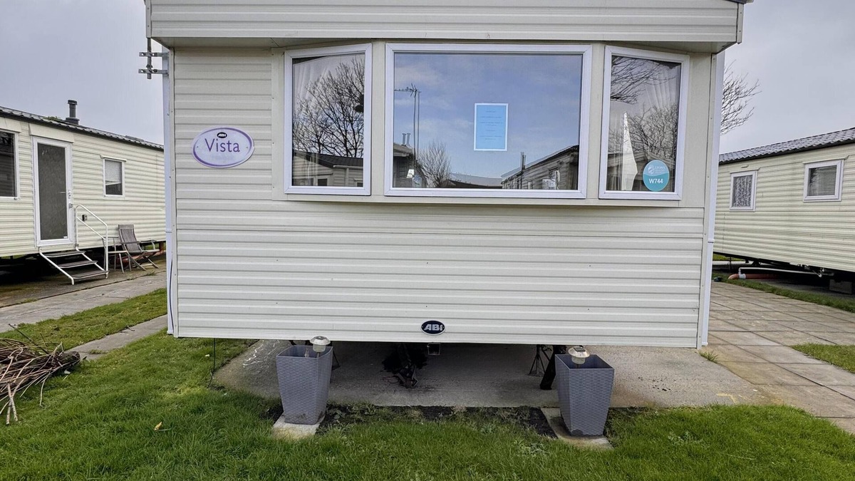 Towyn Ski Chalet | 3 bedroom, pet friendly, Lyons Winkups, Towyn