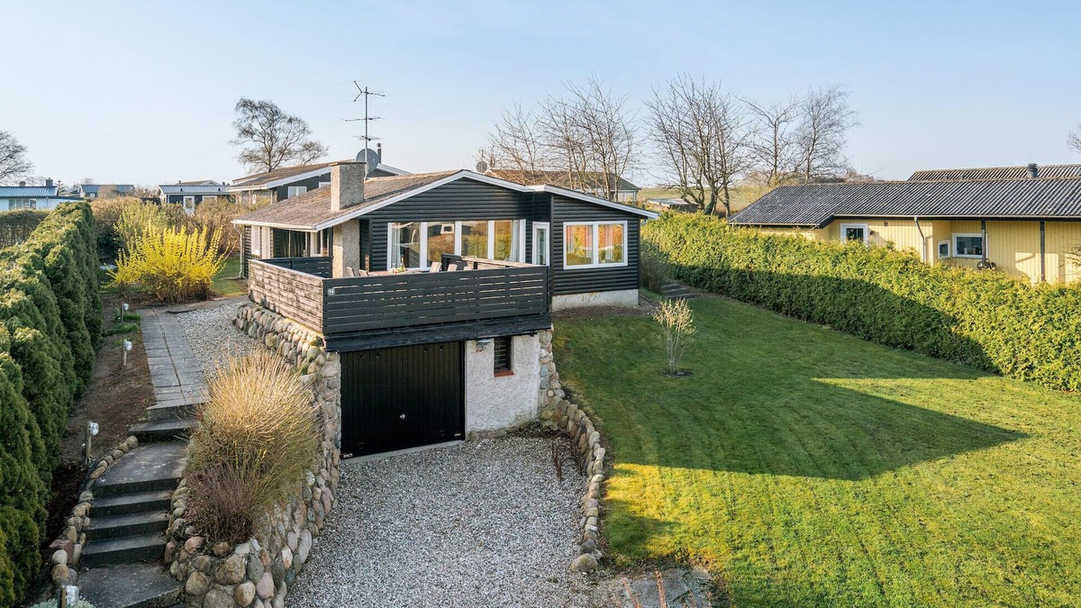 Skastrup Strand House | 3 bedroom pet friendly home in Bogense