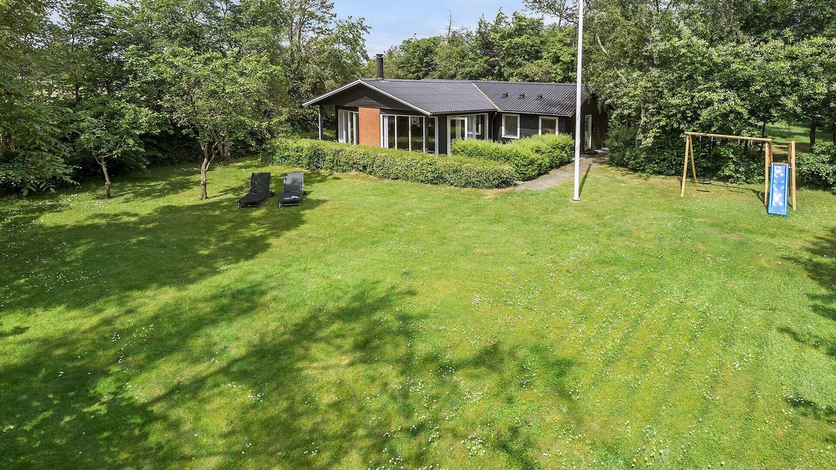 Hojslev House | 3 bedroom pet friendly home in Højslev