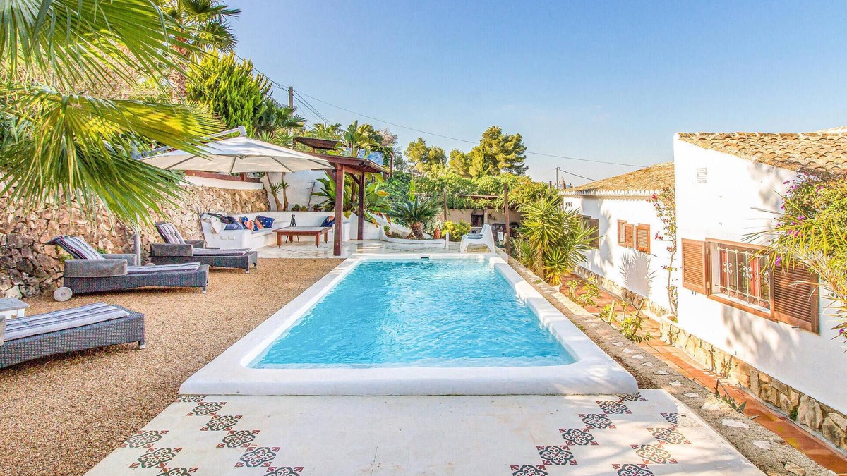 Trencall House | 3 bedroom pet friendly home in Trencall