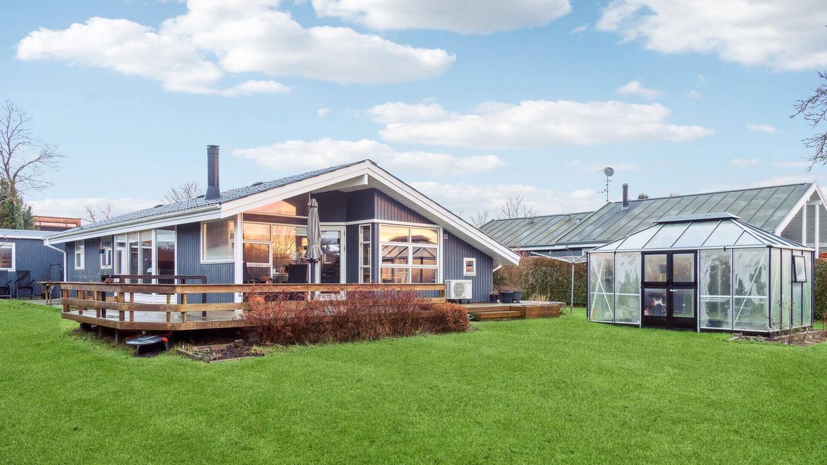 Beder Malling House | 3 bedroom pet friendly home in Beder